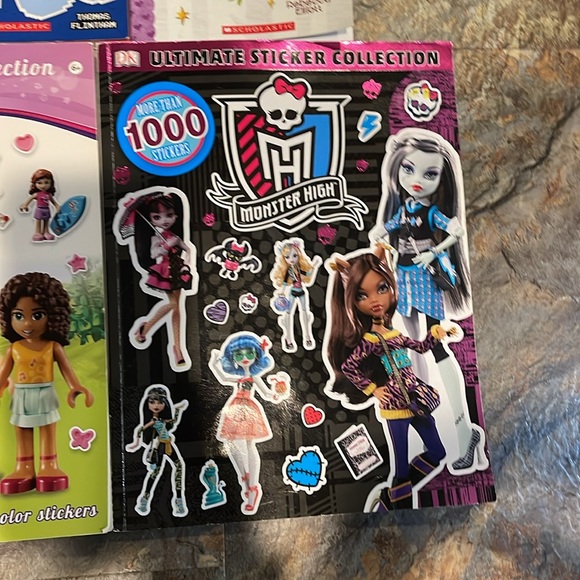 Entire a lot of books and stickers, activities books. - Picture 4 of 15